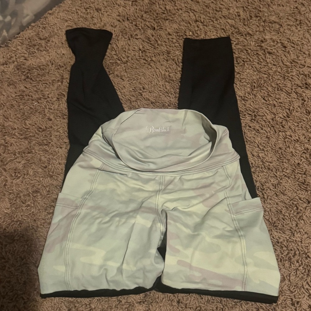 Black and Light Green Leggings Bombshell Sportswear xs - Picture 2 of 3